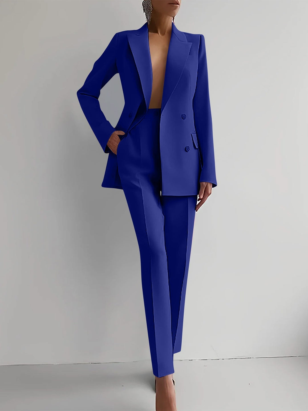 Lia | The Sophisticated Suite